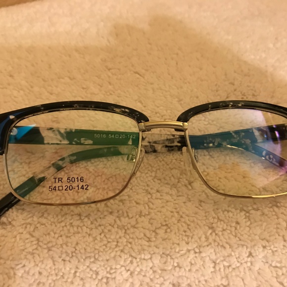 Prescription unisex frames NIP turn into readers, prescription or sunglass - Picture 5 of 8